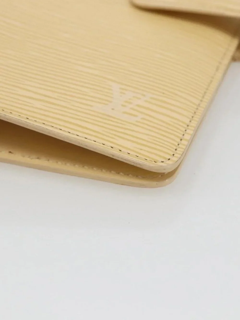 LOUIS VUITTON Epi Agenda MM Day Planner Cover Vanilla R2004A LV Auth 163109